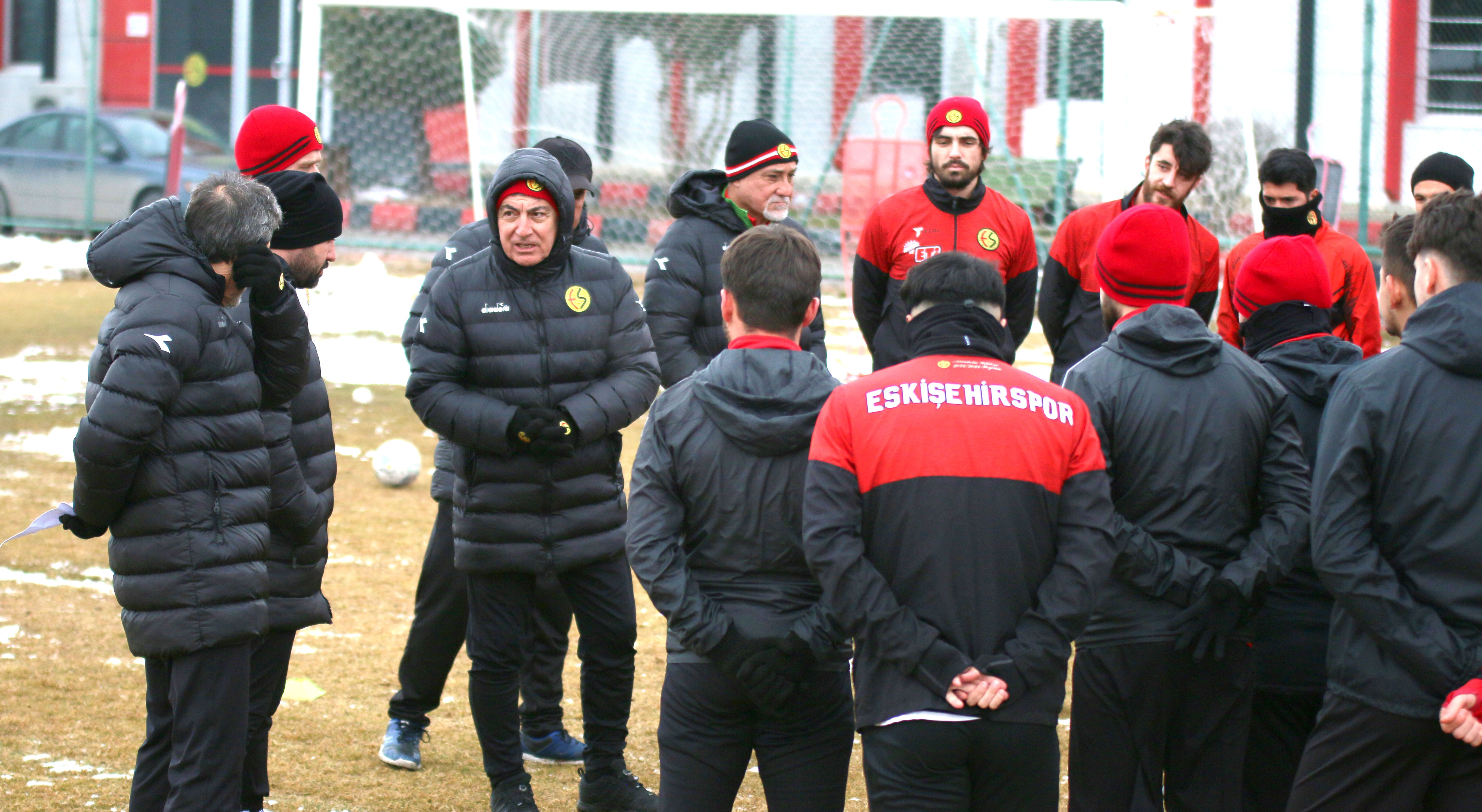 ES-ES AKDENİZ’DE KAMP YAPACAK
