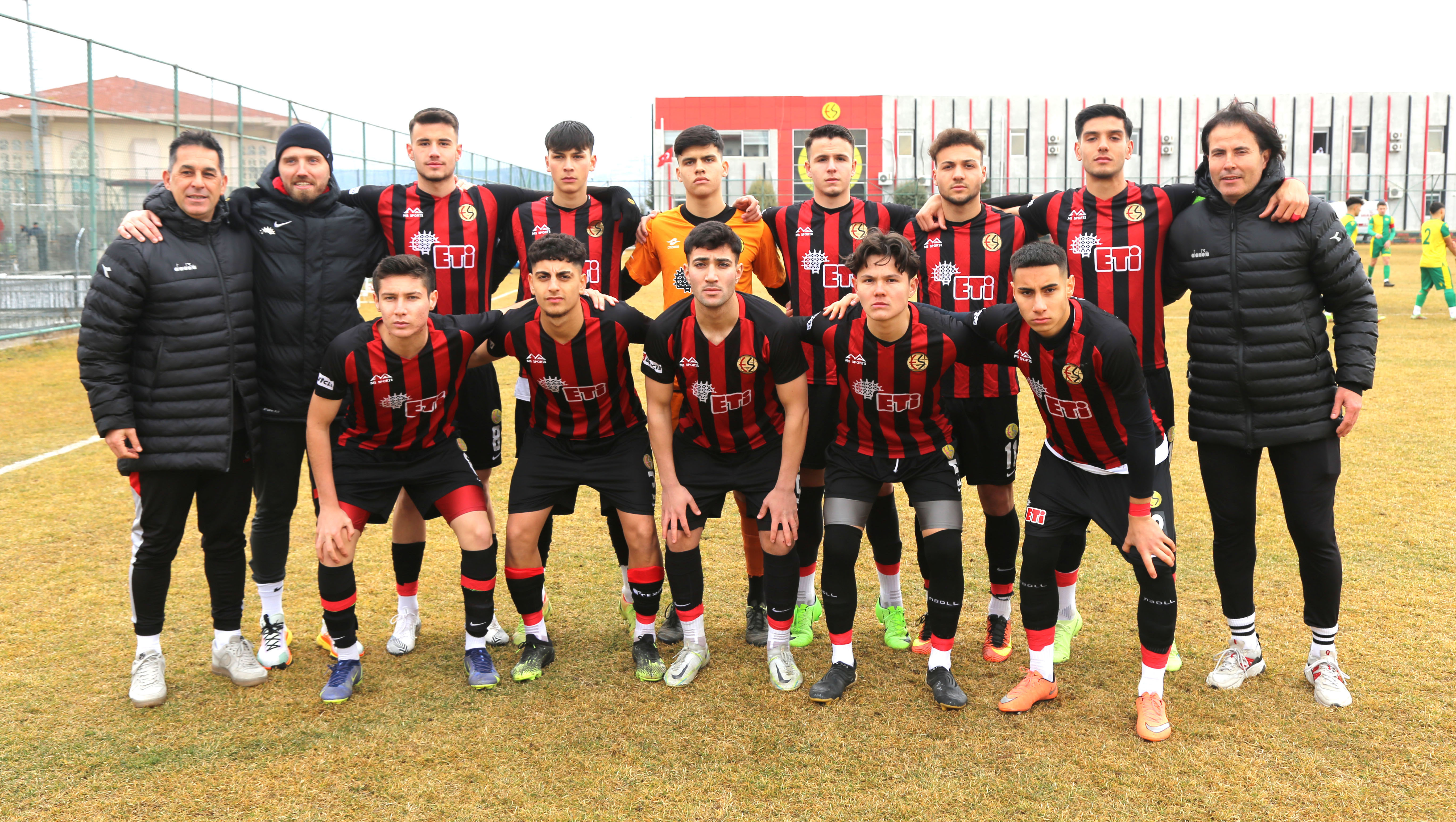 GENÇ ŞİMŞEKLER ÖZEL MAÇ YAPTI