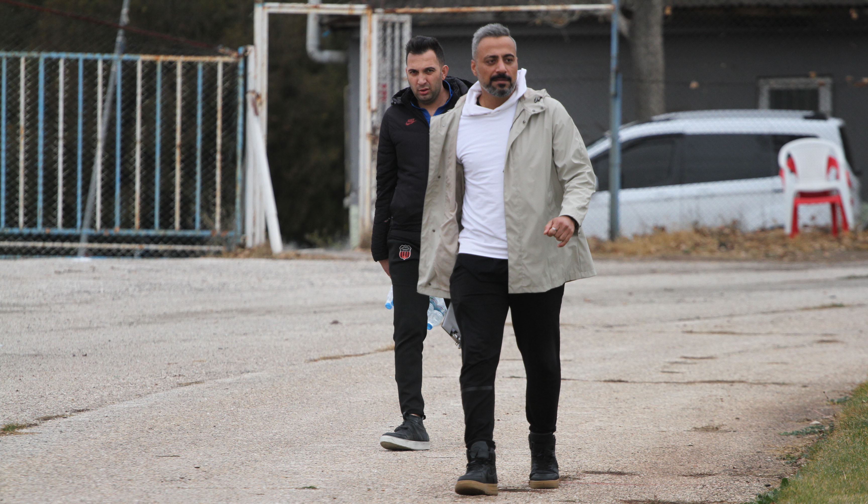 DEPREMZEDE OYUNCUYU  ŞEHRE GETİRMEK İSTİYOR