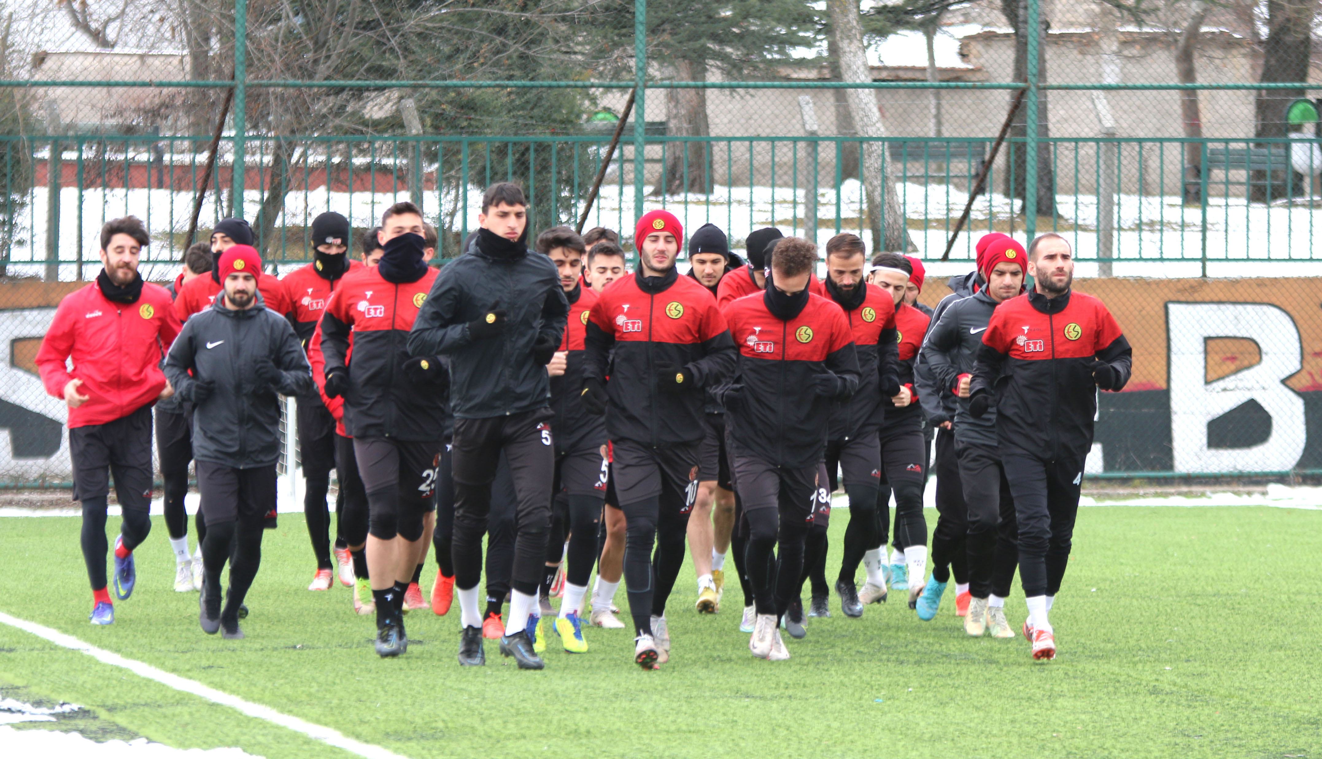 ŞİMŞEKLER TOPLANIYOR