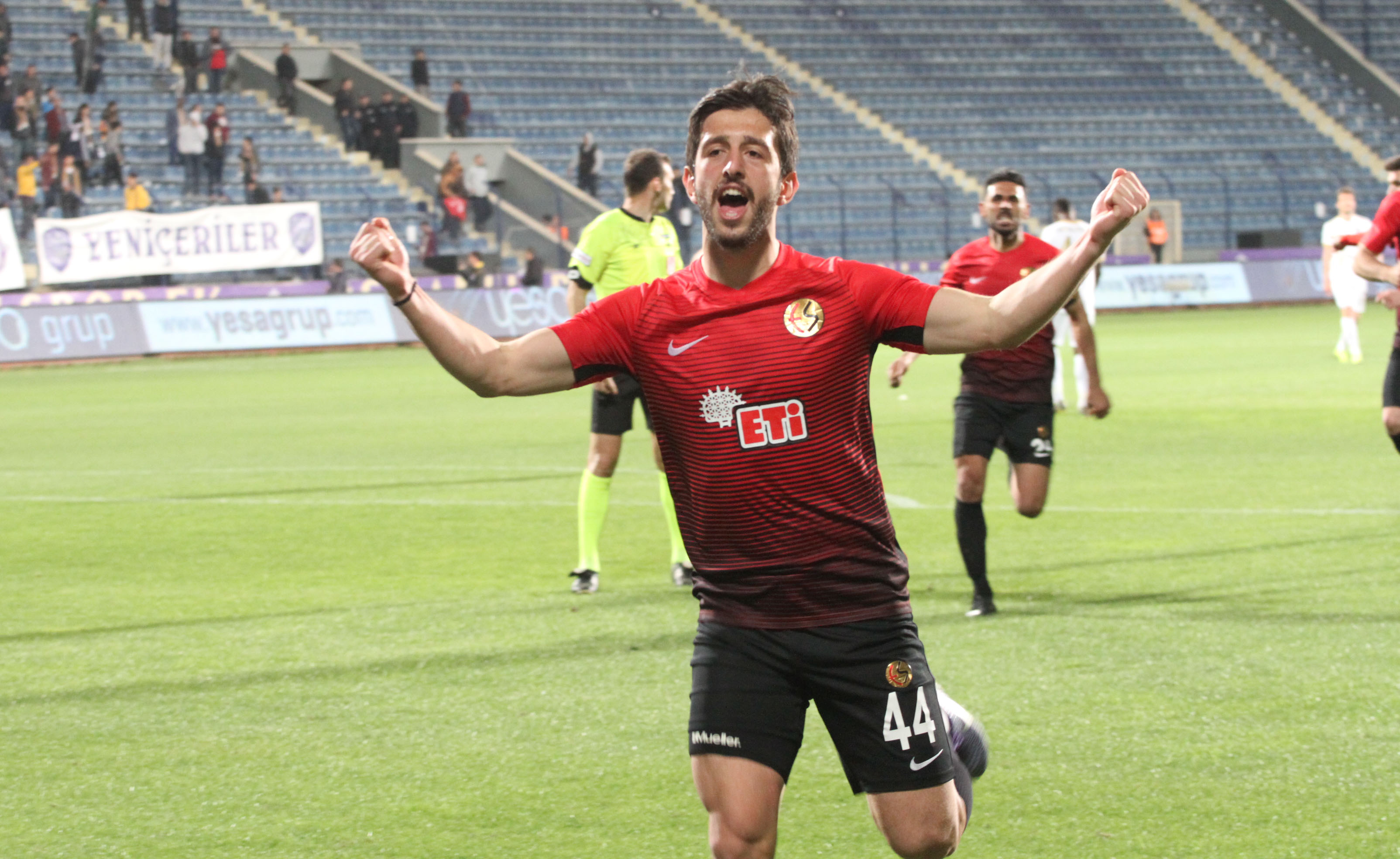 ES-ES’E 2 ESKİ OYUNCUSUNDAN  TRANSFER YASAĞI CEZASI GELDİ