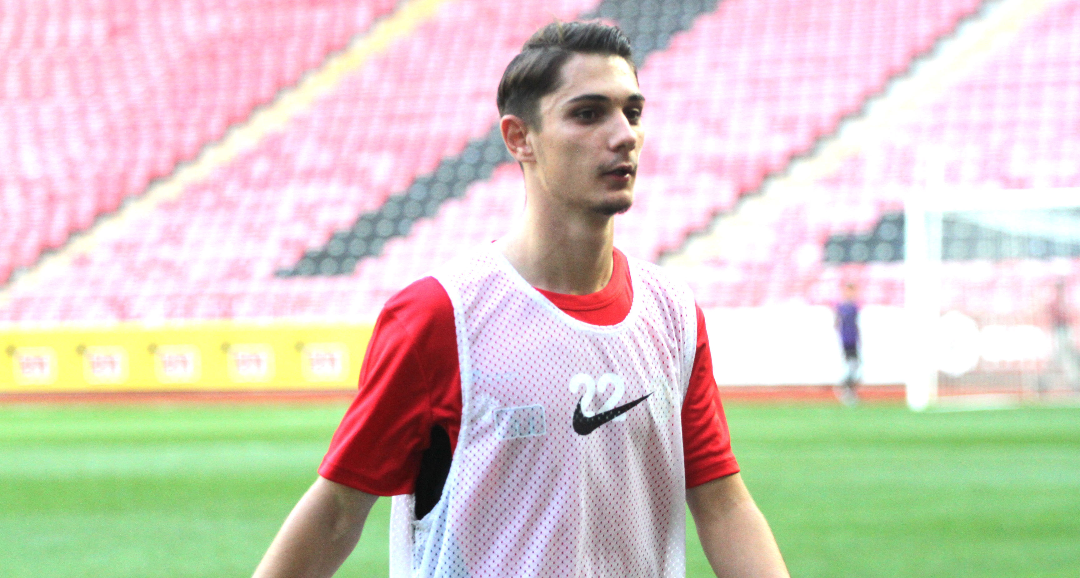 İMZAYI ATTI