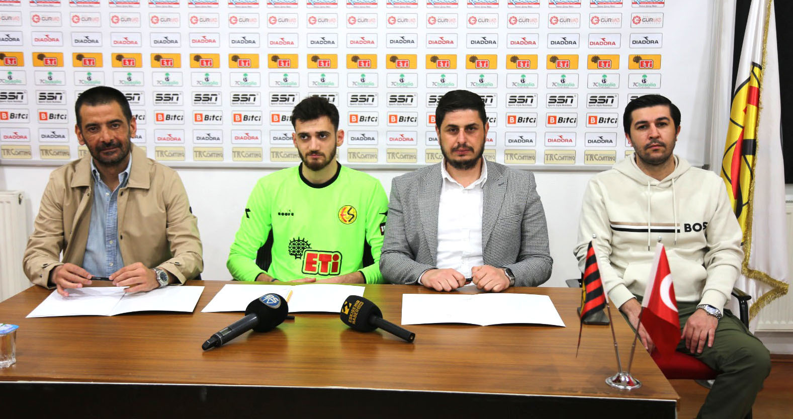 TRANSFER AÇILDI SON İMZALAR ATILDI