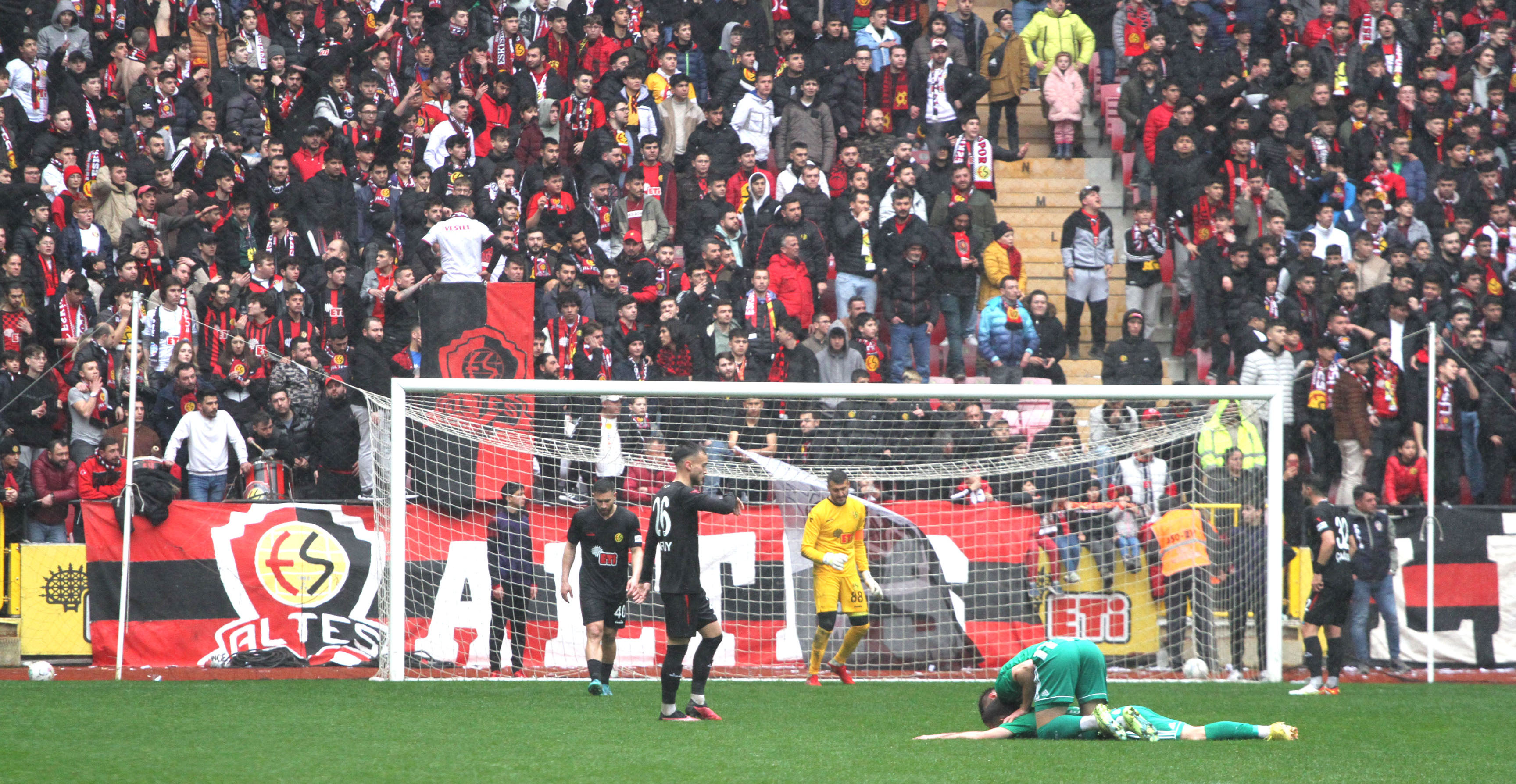 KARANLIKTAN ÇIKAMADIK (1-3)