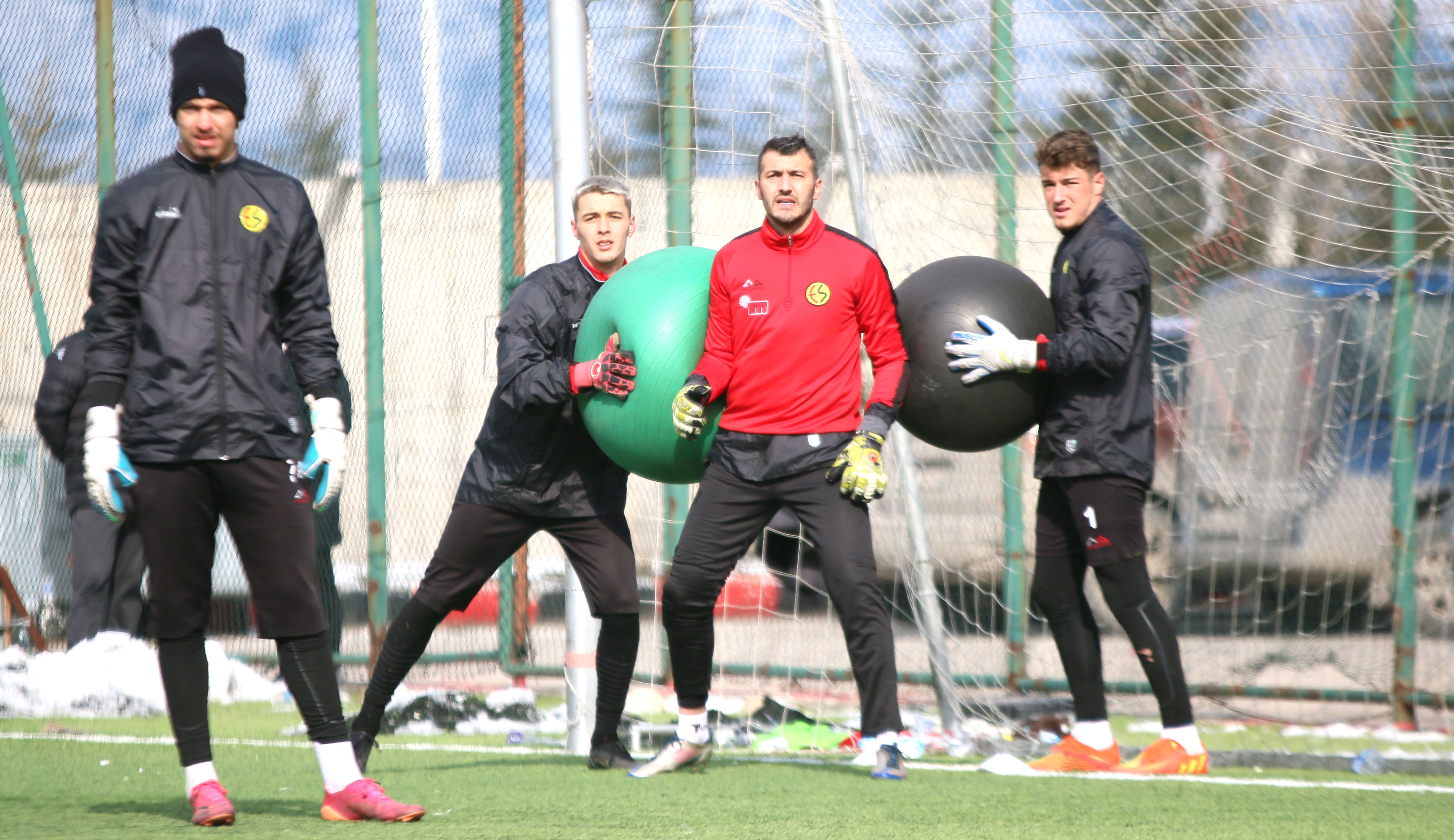 4 KALECİ İLE DEVAM