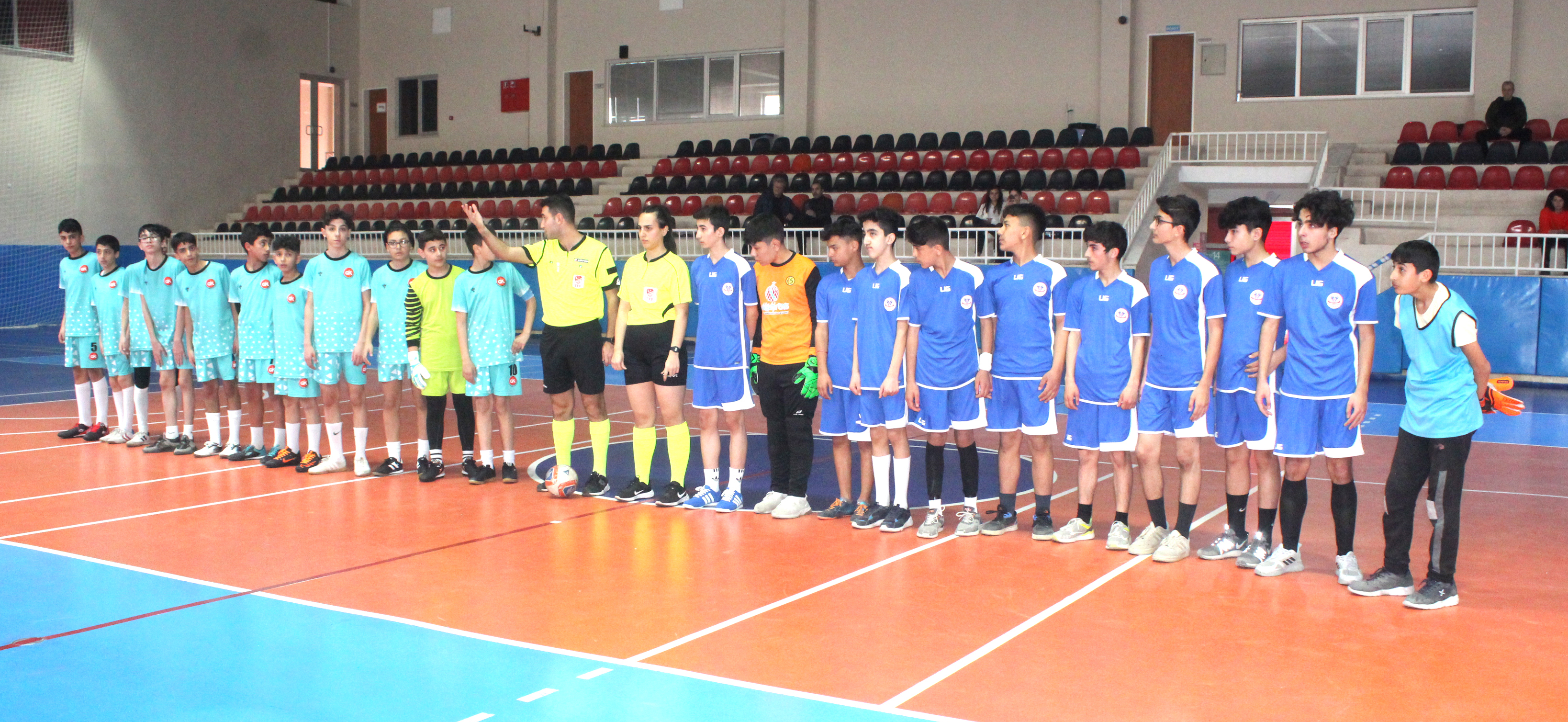 OKULLU FUTSALDA YILDIZLAR GEÇİDİ