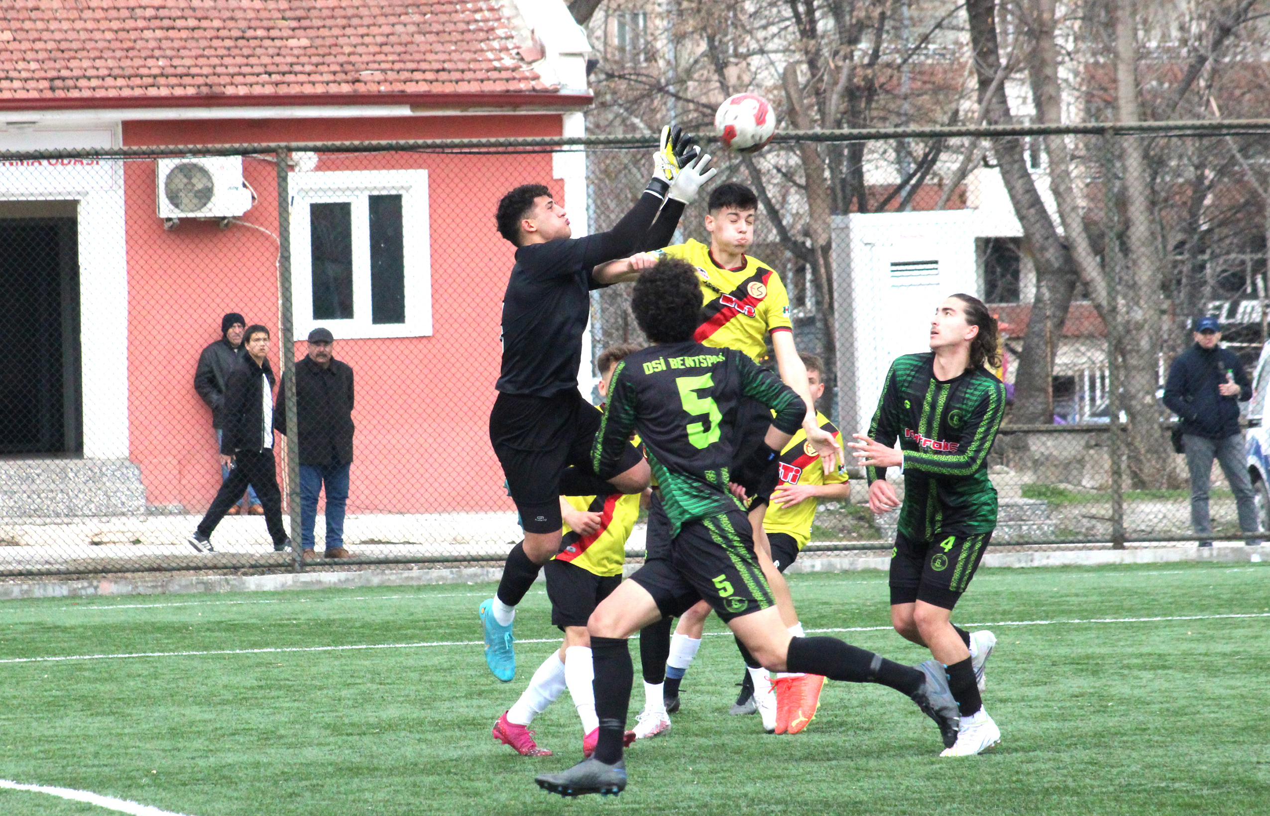 HER ŞEY VAR KAZANAN YOK(2-2)