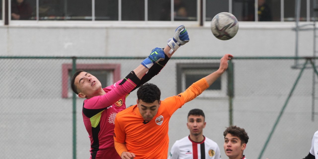 ESKİŞEHİRSPOR U19 İLE U17 TAKIMLARI SON MAÇLARINA ÇIKIYOR