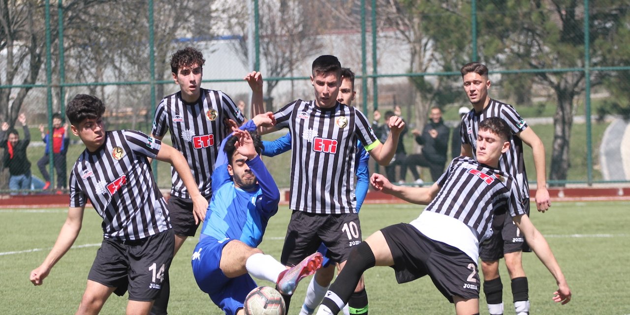 ANADOLU ÜNİVERSİTESİ ESKİŞEHİRSPOR MAÇINDA GOLSÜZ BERABERLİK