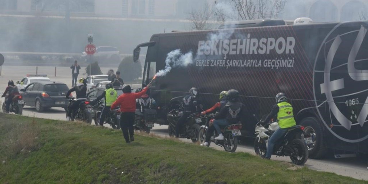 MOTOR SPORLARINDAN ES-ES'E KORTEJLİ DESTEK