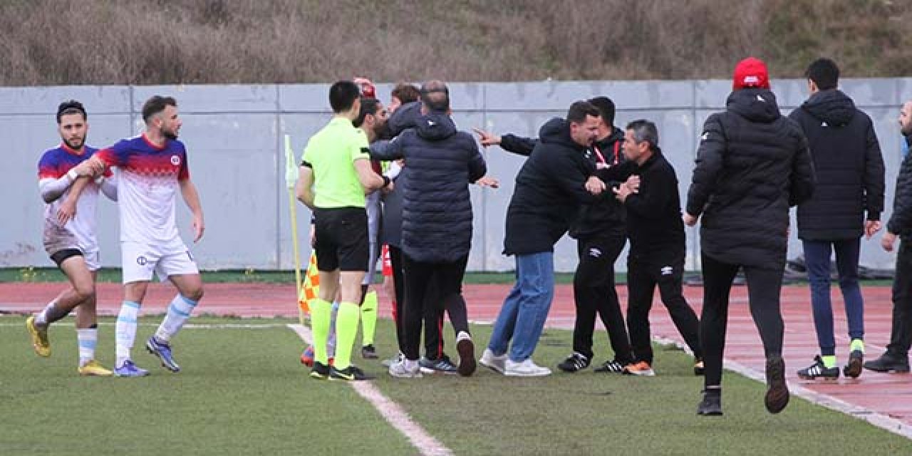 Kumluca Teknik Sorumlusu top toplayıcının üzerine yürüdü