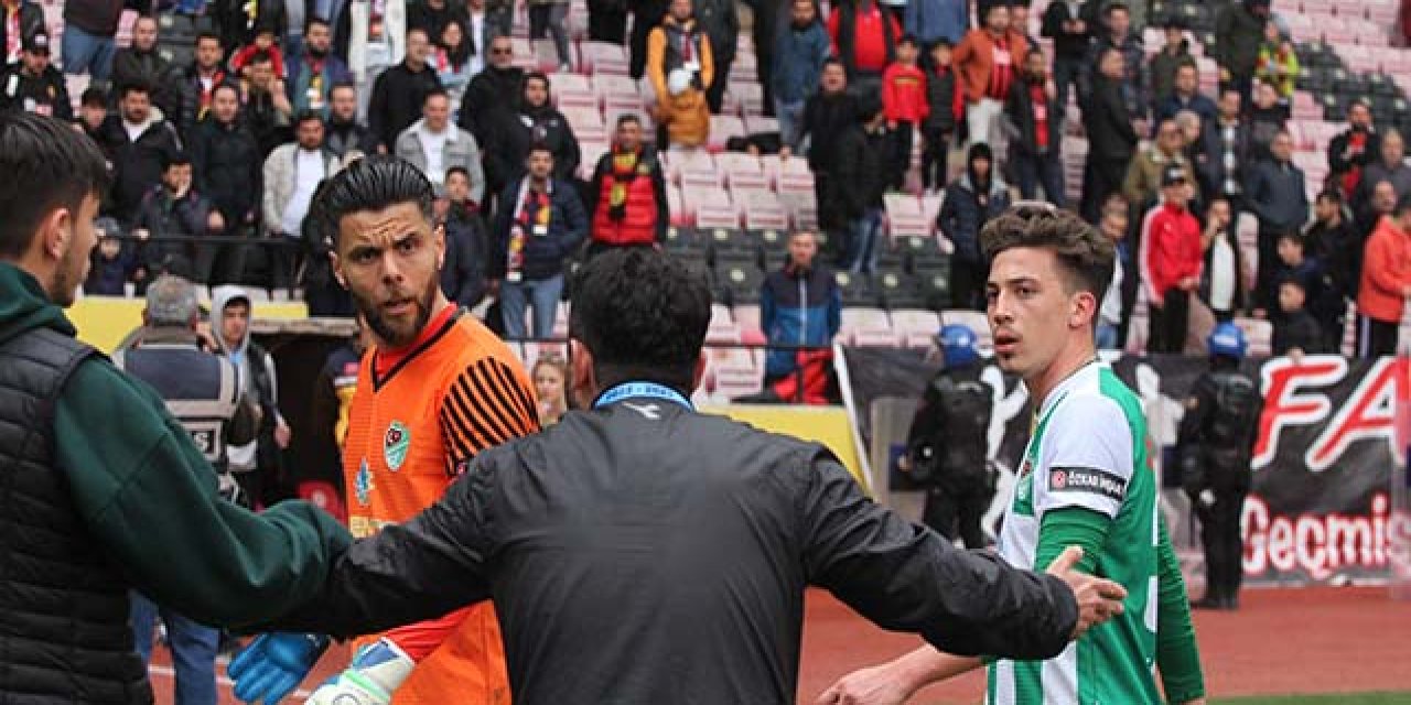 Amasyaspor maçında gergin anlar!