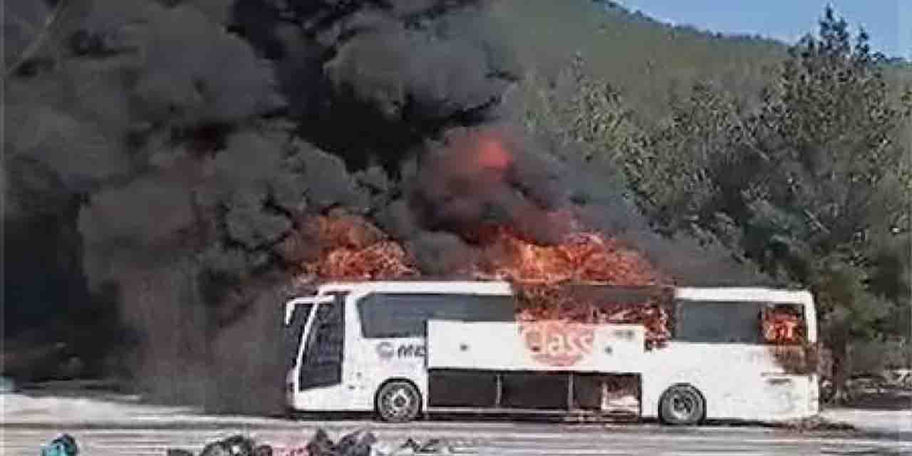 Seyir halindeki otobüs alev alev yandı, facianın eşiğinden dönüldü