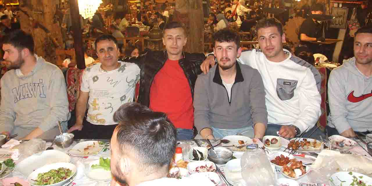 Lider iftar yemeğinde