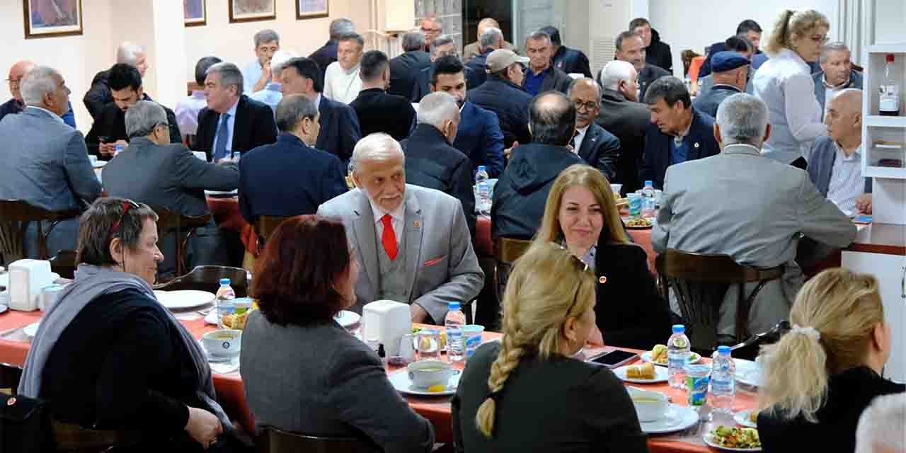 Odunpazarı muhtarları iftarda bir araya geldi