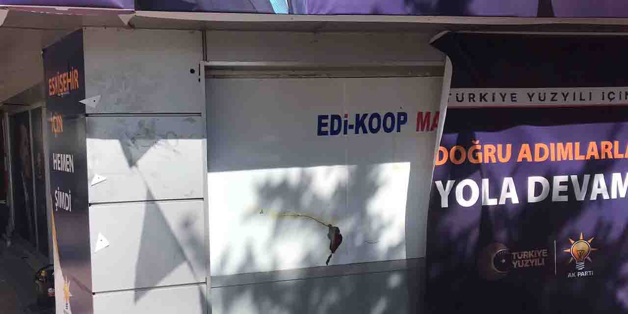 Eskişehir'de AK Parti seçim ofisine saldırı!