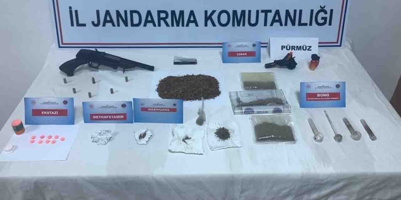Jandarmanın devriyesine yakalandılar