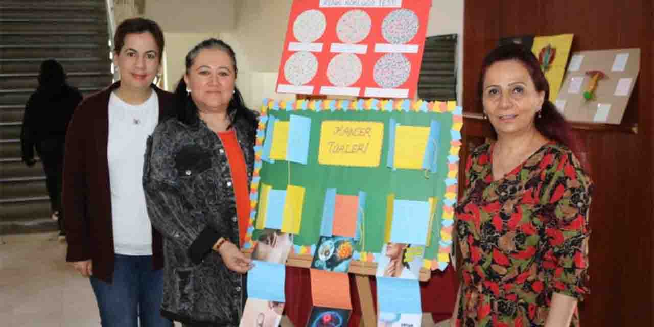 Eskişehir Atatürk Lisesi'nde düzenlenen sergiye yoğun ilgi