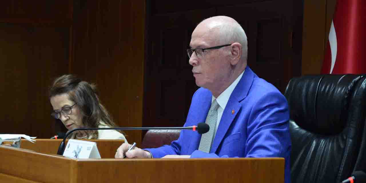Başkan Kurt: Okulları ve camileri siyasete alet ettiniz