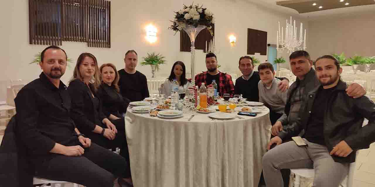Şampiyonluğu yemekte kutladılar