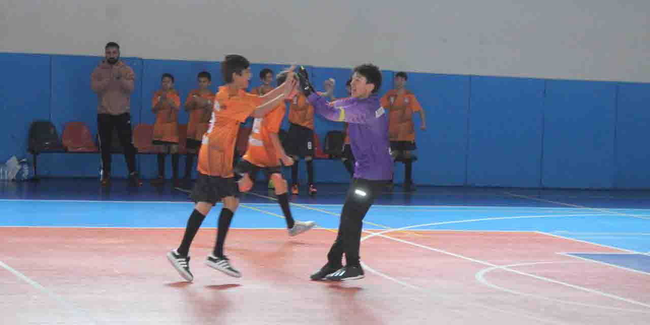 Küçükler futsalda Play-Off’a doğru