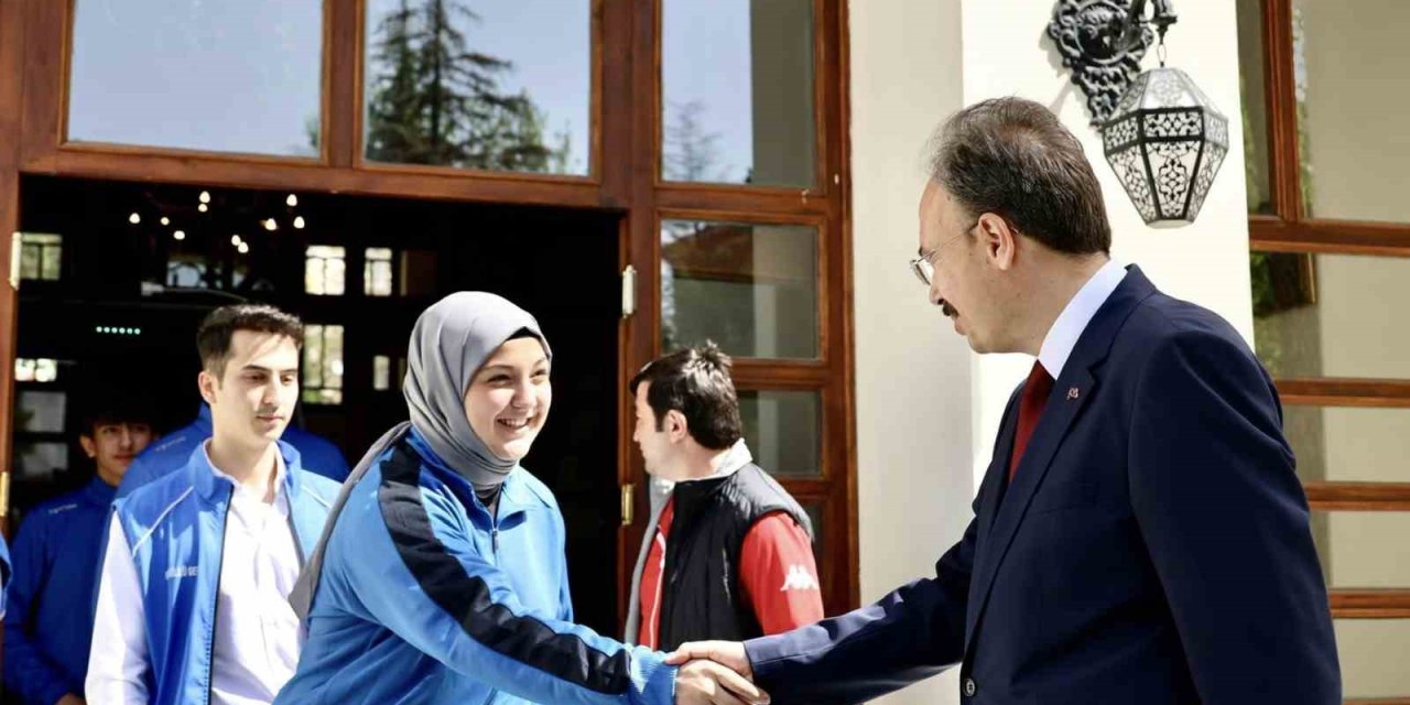 Vali Kızılkaya gençleri makamında ağırladı
