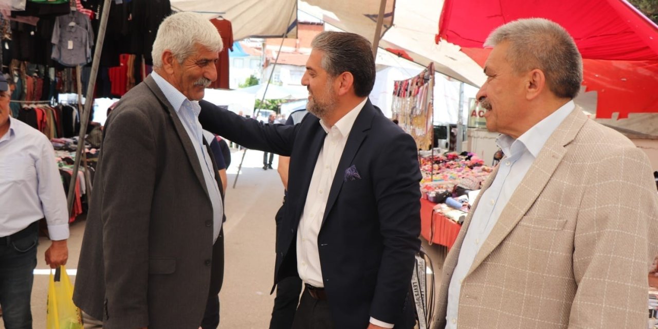 Başkan Suer, ilçe pazarında esnaf ile buluştu