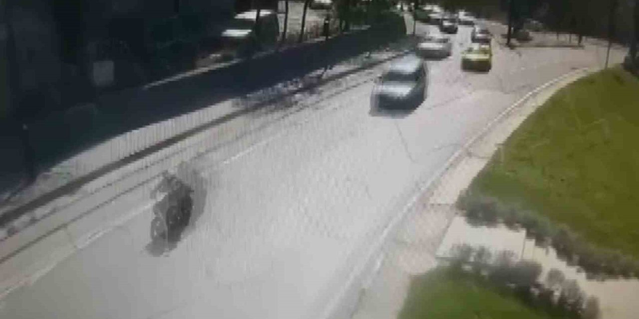 Bursa’da ters şeritten giden otomobil zincirleme kazaya böyle yol açtı