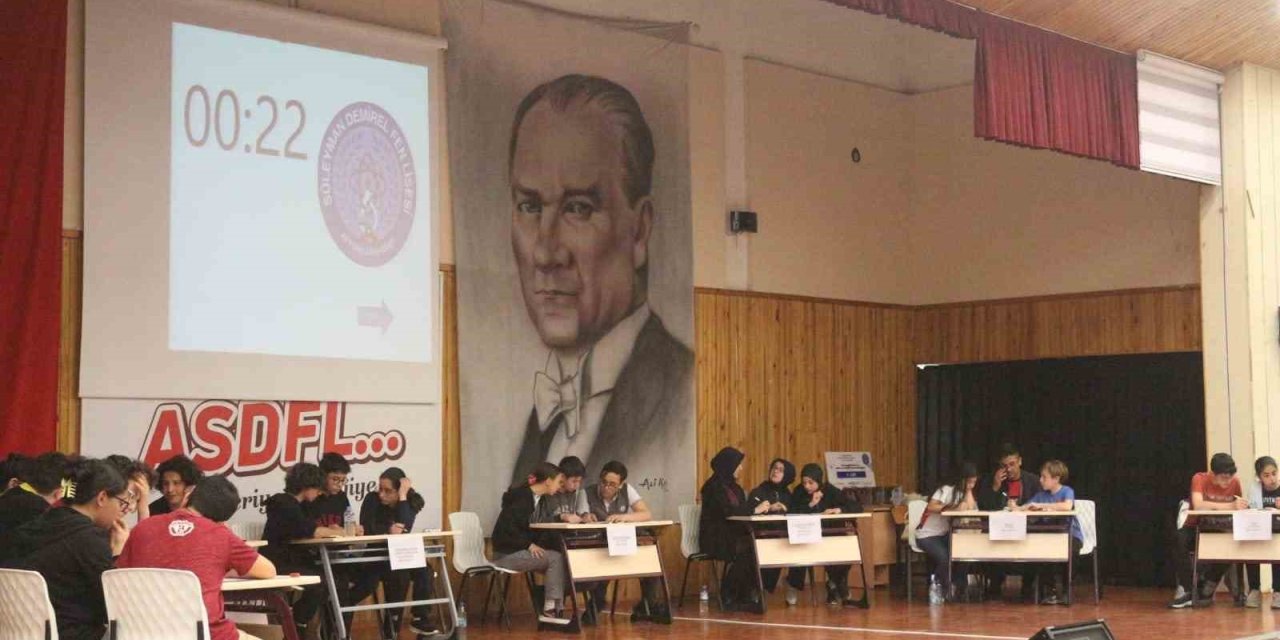 Matematik ve Fen Yarışmasının birincisi Sandıklı Yunus Emre Ortaokulu