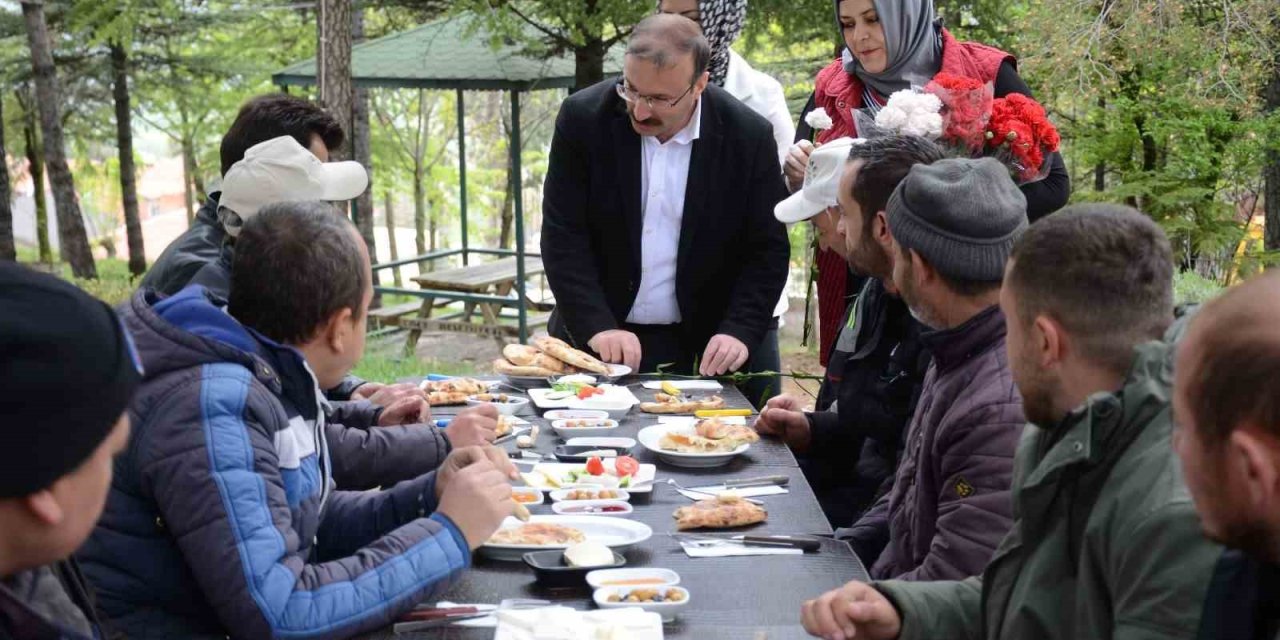 Başkan Doğan, belediye işçileriyle kahvaltıda bir araya geldi