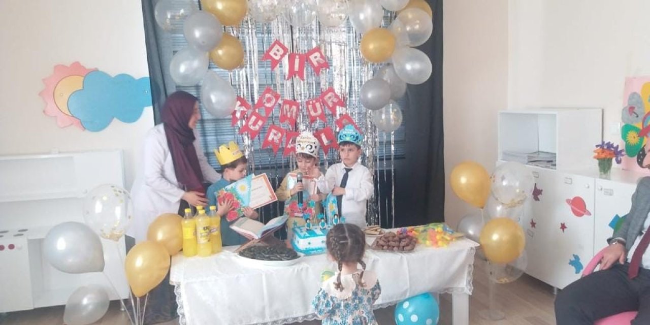 Gediz’de minik öğrencilerin kur’ânı kerime geçme sevinci