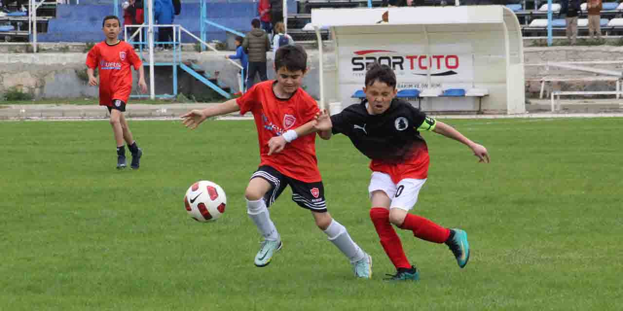 Buyurun miniklerin futbol şölenine