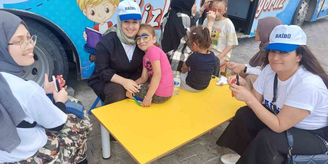 Öğrenciler depremzedeleri yalnız bırakmıyor