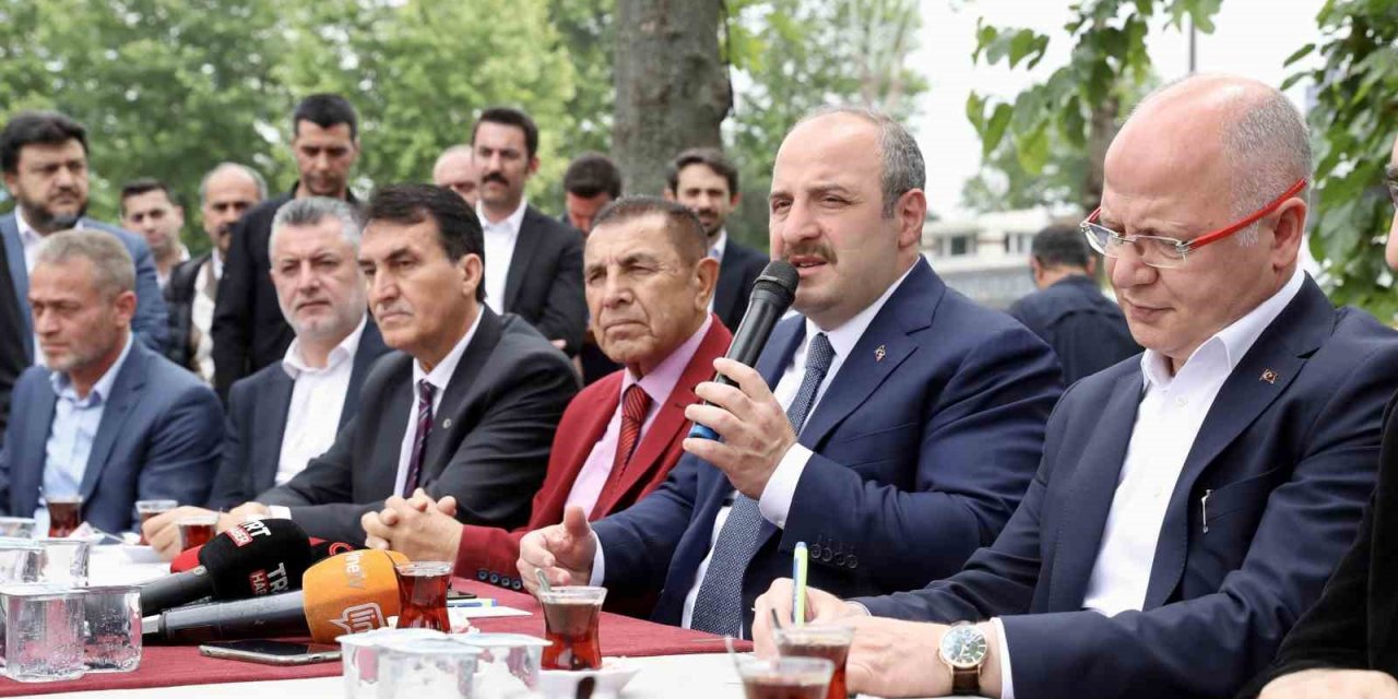 Bakan Varank: "Değişim isteyen vatandaşlarımız, önce Kemal Kılıçdaroğlu’nu değiştirerek yola çıksınlar"