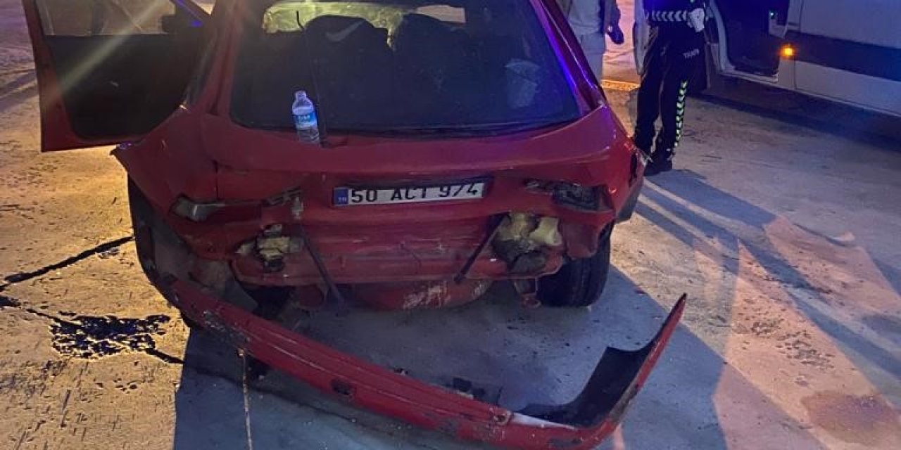 2 otomobilin çarpıştığı kazada 5 kişi yaralandı