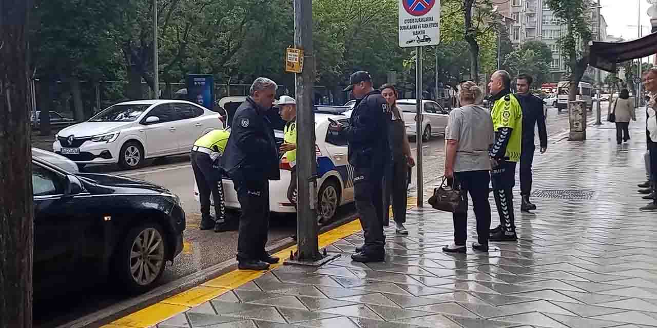 Eskişehir'de küçük çocuk akan trafiğin ortasına fırladı
