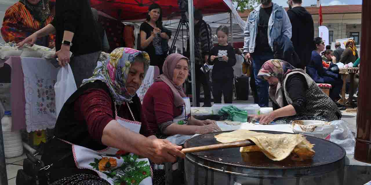 Vilayet Meydanı'nda lezzet şenliği
