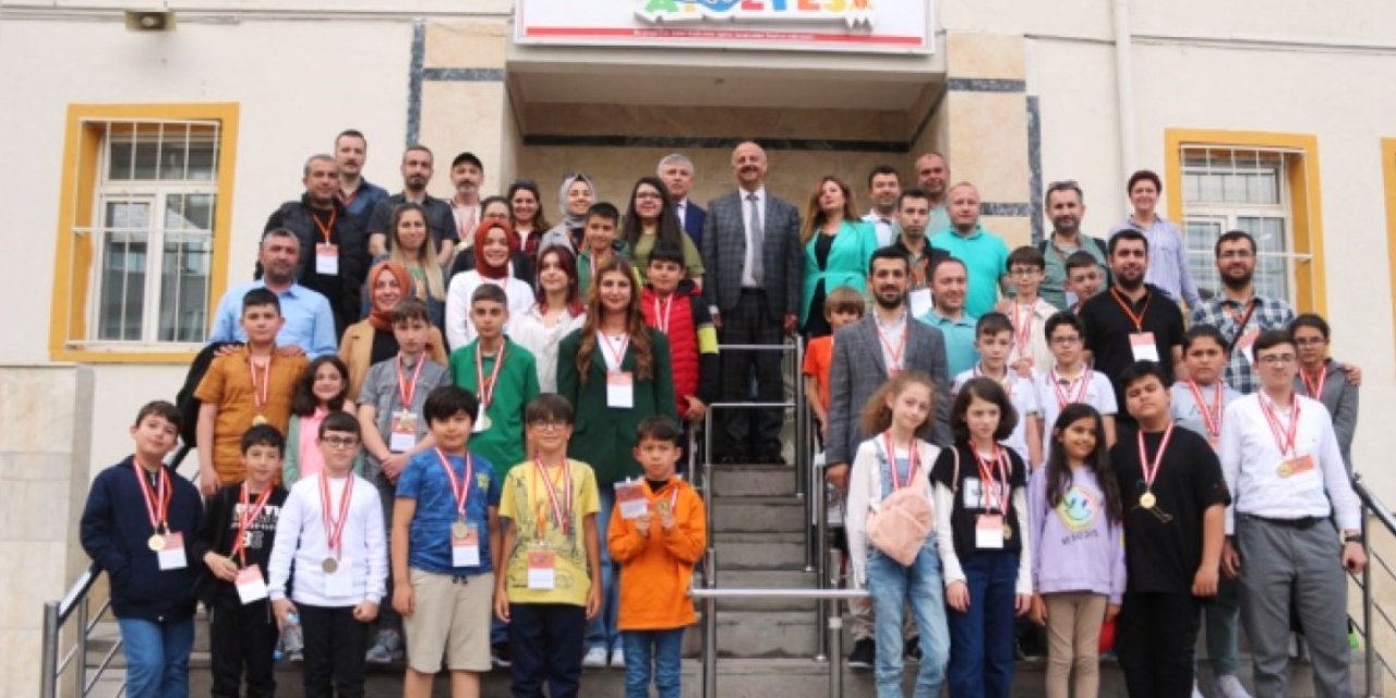 Emet Gazikemal İlkokulu, “Blok Tabanlı Kodlama” proje yarışmasında Türkiye birincisi