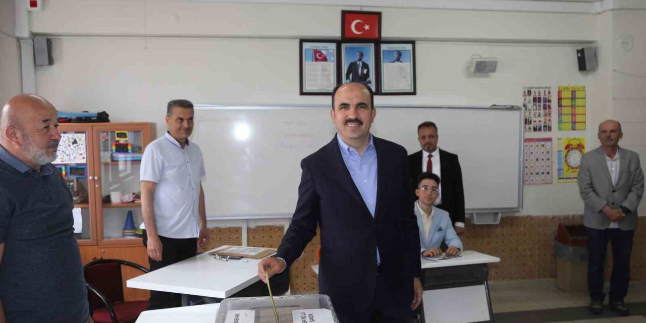 Başkan Altay Cumhurbaşkanlığı ikinci tur seçimi için oyunu kullandı