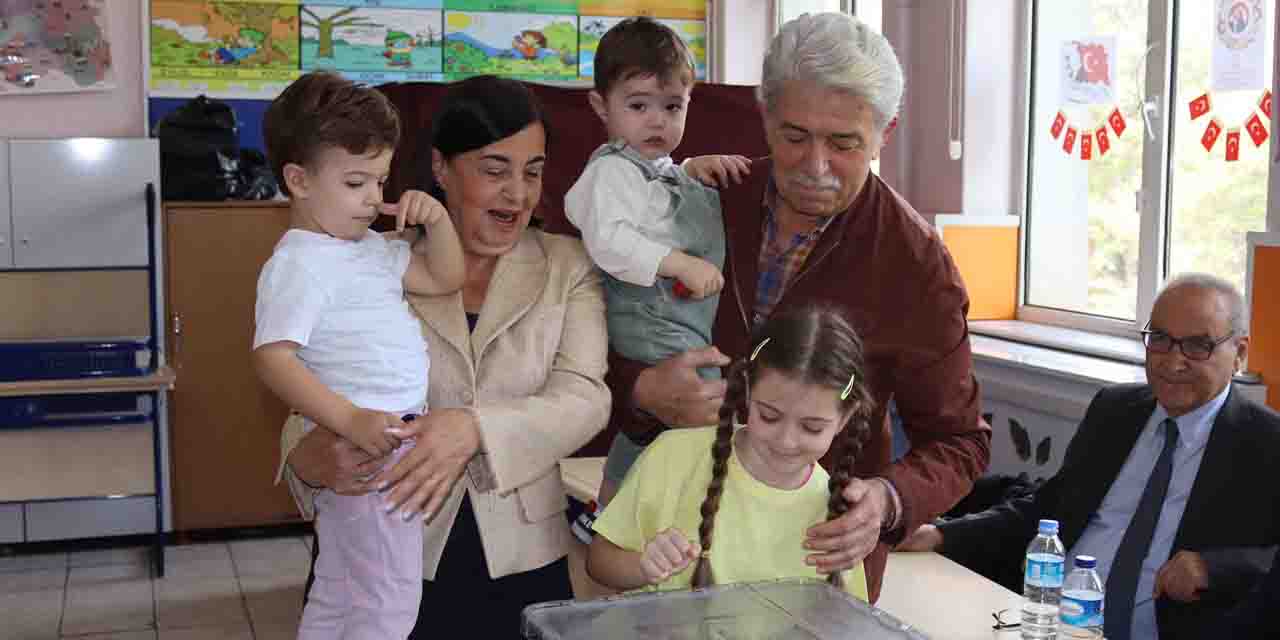"Ülkemizin yarın yep yeni bir sabaha uyanmasını umuyoruz"