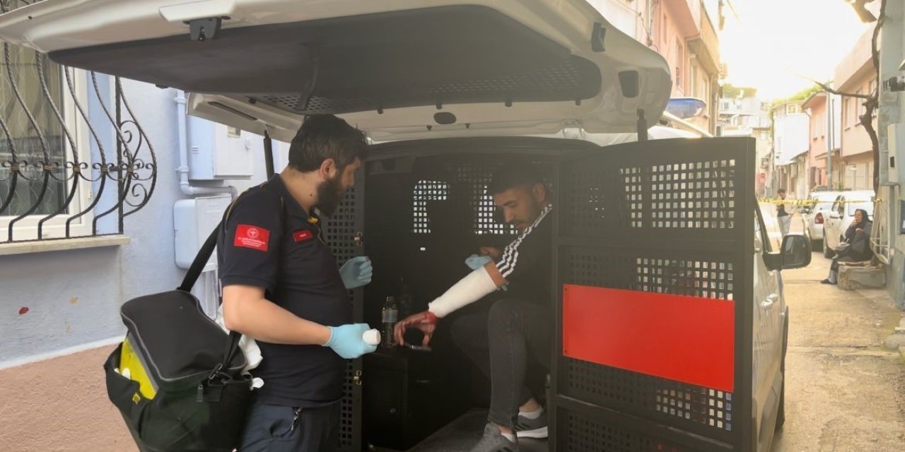 Bursa’da cezaevinden çıkan kişi üvey babası ve annesini bıçakladı
