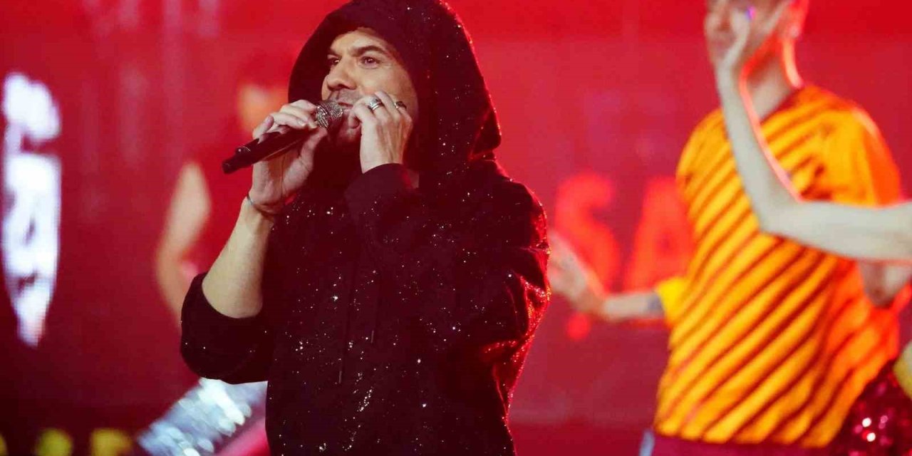 Şampiyon Galatasaray kupasını aldı