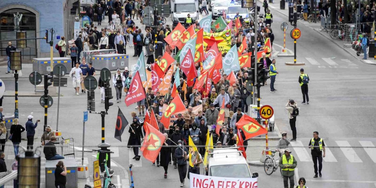 İsveç’te terör örgütü destekçileri yeni terör yasasını protesto etti