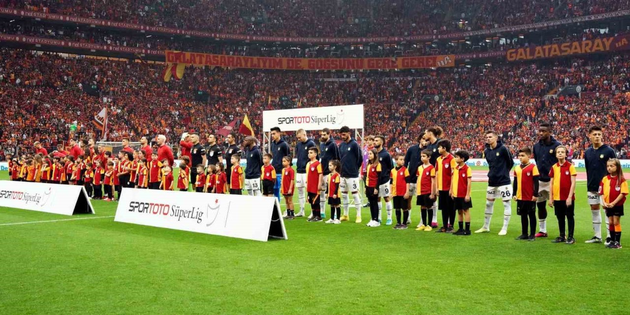 Spor Toto Süper Lig: Galatasaray: 0 - Fenerbahçe: 0 (Maç devam ediyor)