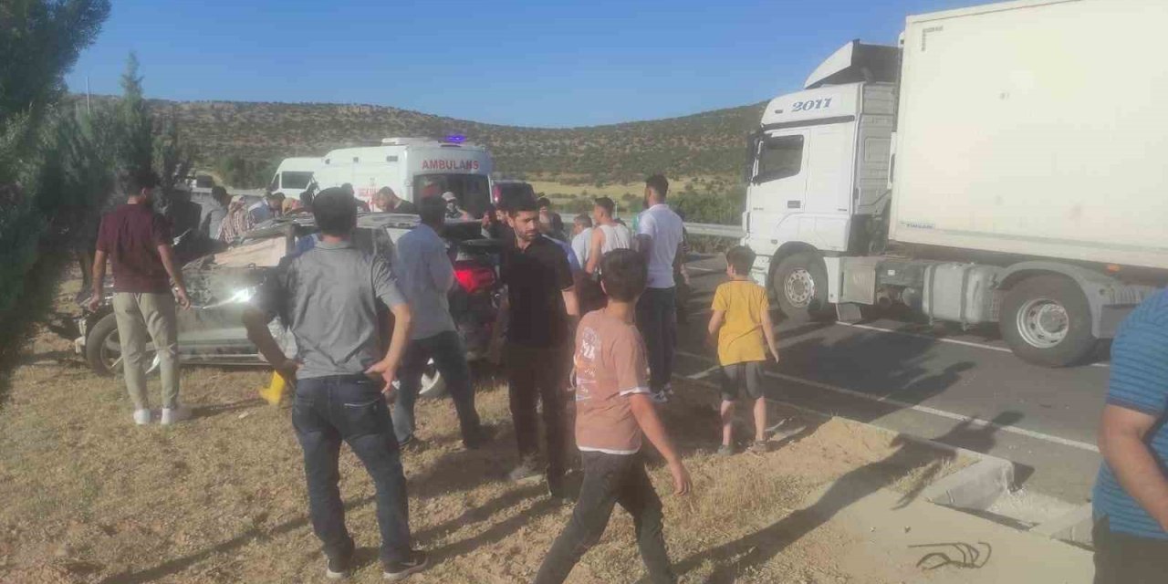 Diyarbakır’da otomobil takla attı: 1’i bebek 3 yaralı