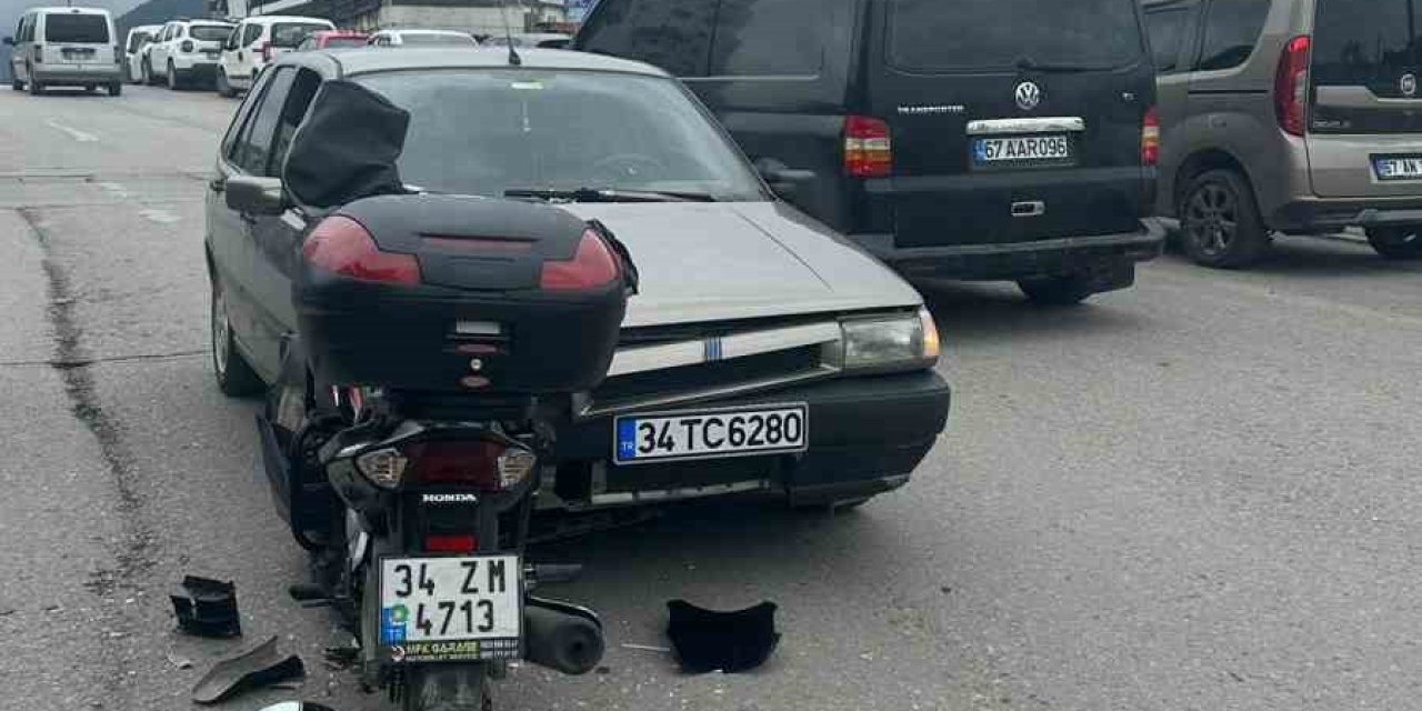 Ters şeride giren otomobil motosiklete çarptı: 1 yaralı