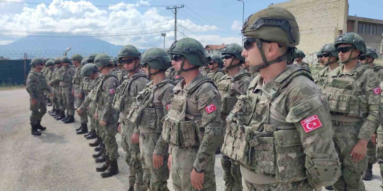 NATO’nun talebi üzerine Türk komandolar Kosova’ya geldi
