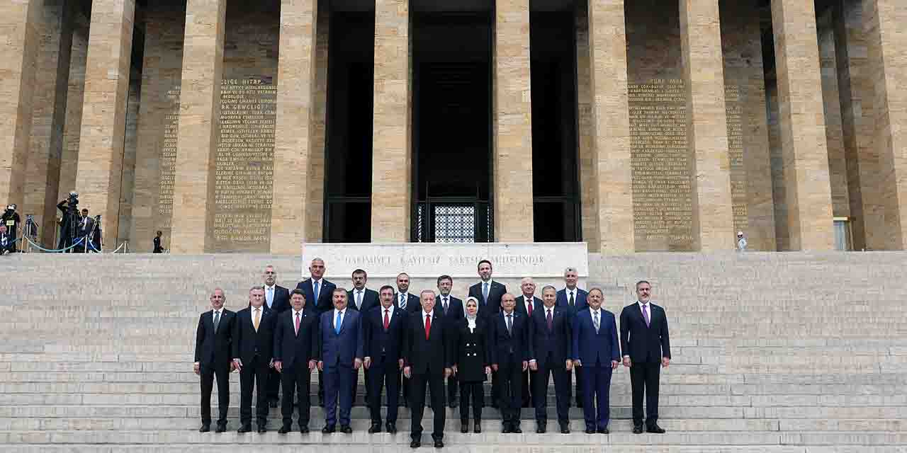 Cumhurbaşkanı Erdoğan, Kabine üyeleriyle birlikte Anıtkabir’de