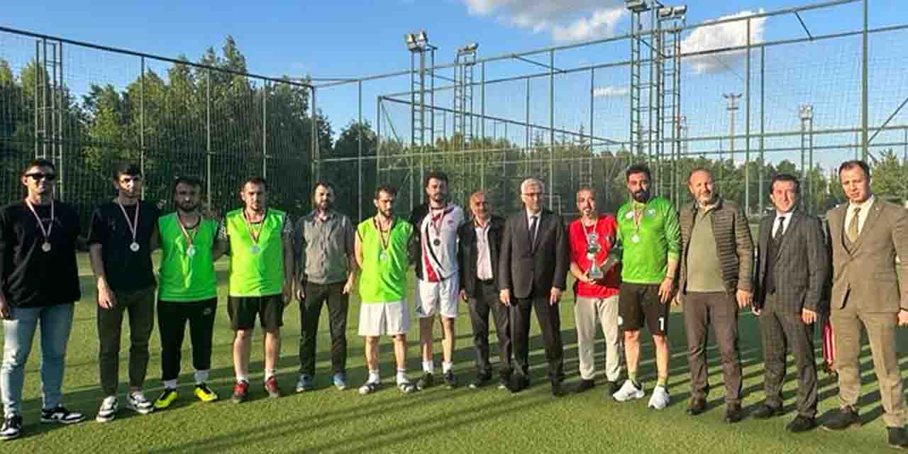 ESOGÜ Futbol Turnuvası'nda kupa sahibini buldu