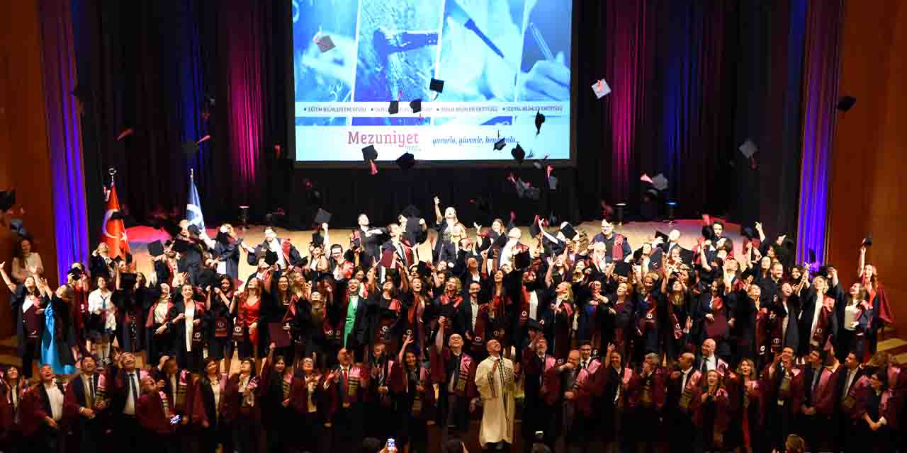Anadolu Üniversitesi'nde mezuniyet heyecanı